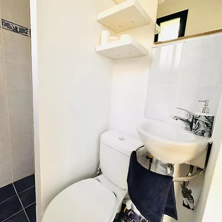 Appartement Avec Terrasse Arboree Proche Lourmarin Cadenet Buitenkant foto